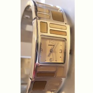 Avenue Geometric Modern Style Women's Cuff Band Wristwatch